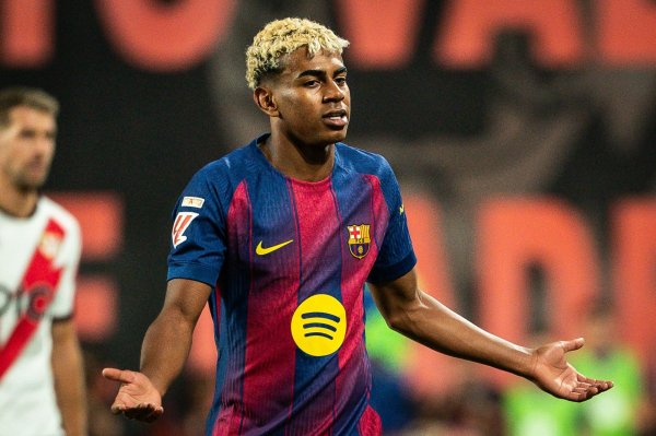 记者谈亚马尔迟到风波:据我所知他准时参加了对巴黎赛前的练习