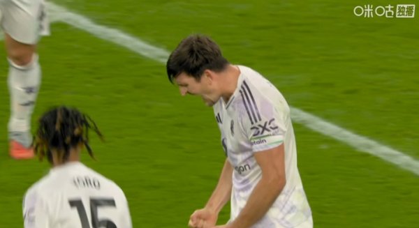 领导力！马奎尔赛后怒吼庆祝，与队友一一拥抱庆祝