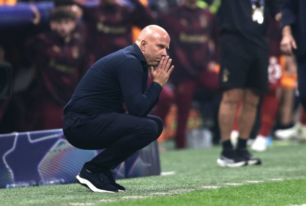 每日电讯报:斯洛特欲将利物浦打造成新巴黎,却更像澳波的热刺