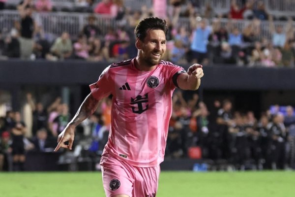 毋庸置疑获评10分!梅西2球1助当选全场最佳,10次对峙 成功!